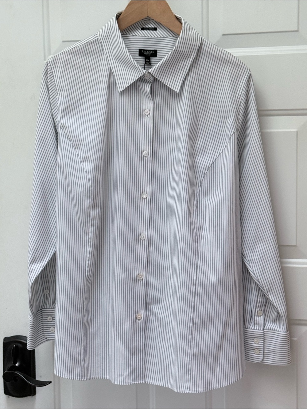 Talbots 18W Plus Size Pinstripe Button Down Shirt White Gray Wrinkle Resistant